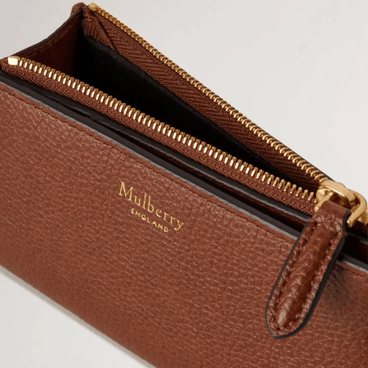 Mulberry Continental Bifold Zipped Wallet Oak Two Tone Small Classic Grain ses tæt på, brun læderpung med gulddetaljer. Model RL8282552G110.