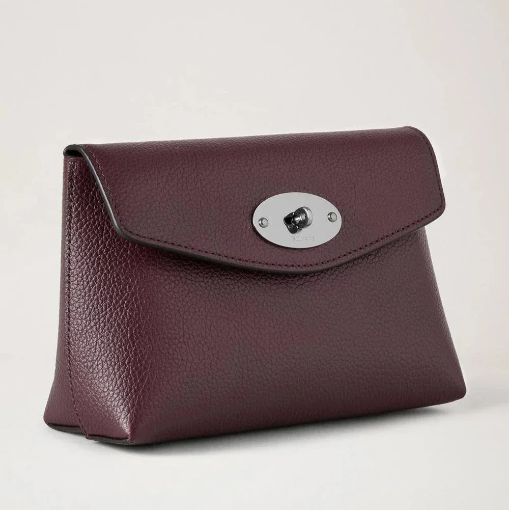 Mulberry Darley Cosmetic Pouch Small Classic Grain Black Cherry i mørkerødt læder med sølvfarvet lås, Model rl5077205k560