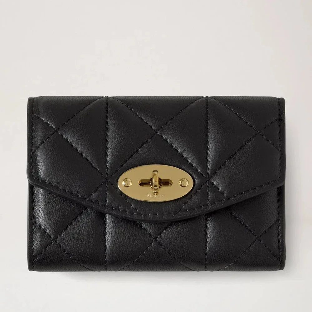 Mulberry Darley Folded Multi-Card Wallet Black Quilted i sort læder med guldspænde, Model RL8896676A100.