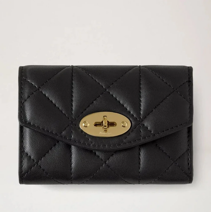 Mulberry Darley Folded Multi-Card Wallet Black Quilted i sort læder med guldspænde, Model RL8896676A100.