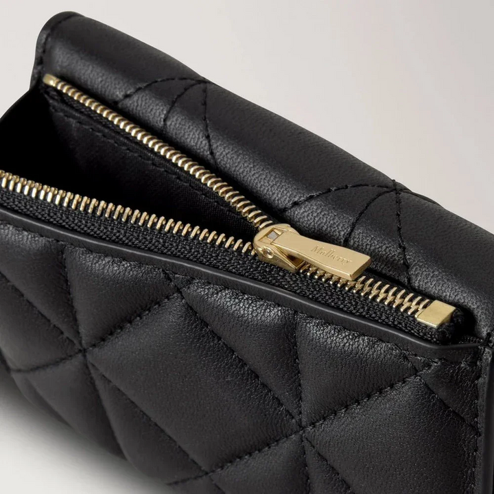 Mulberry Darley Folded Multi Card Wallet Black Quilted med lynlås og quiltet læderdetalje, Model RL8896676A100