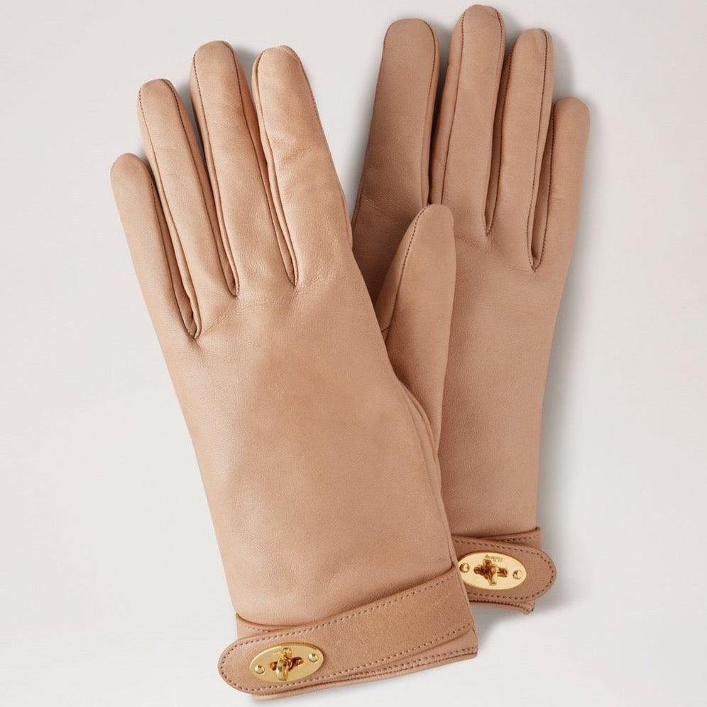 Mulberry Darley Gloves i lysebrunt skind med guld-detalje ved håndled, elegant damehandske. Model VG4105243E631-001