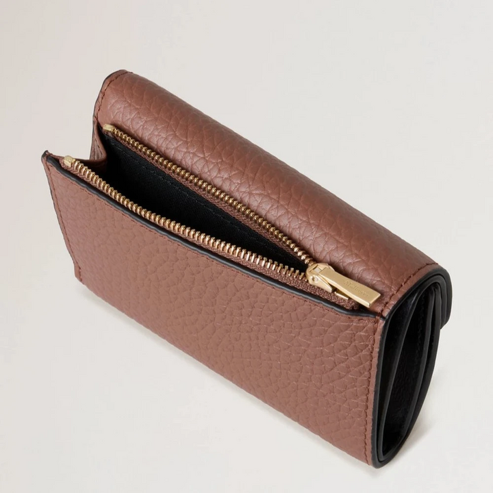 Mulberry Folded Multicard Wallet Bright Oak viser brun læderpung med gylden lynlås. Model RL6660736G222