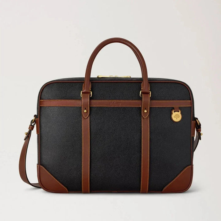 Mulberry Heritage Briefcase Black and Cognac Bio-Based Scotchgrain, elegant mappe i sort med brune læderdetaljer. Model hb5130127a340.