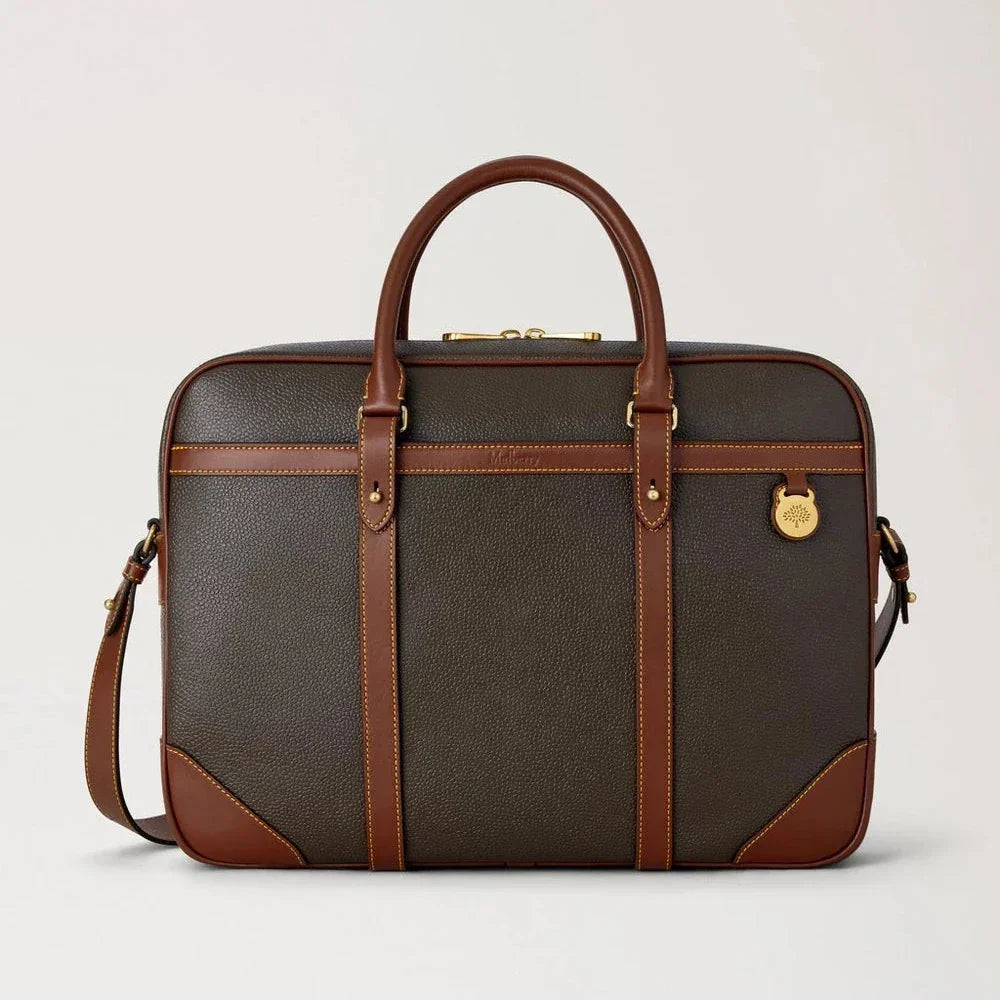 Mulberry Heritage Briefcase Scotchgrain Mole Cognac viser elegant brun computertaske i læder med gulddetaljer. Model HB5130127Q330.