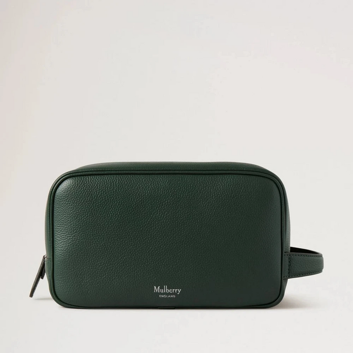 Mulberry Heritage Wash Case i mørkegrøn læder med diskret logo foran. Model RL8176/205Q633