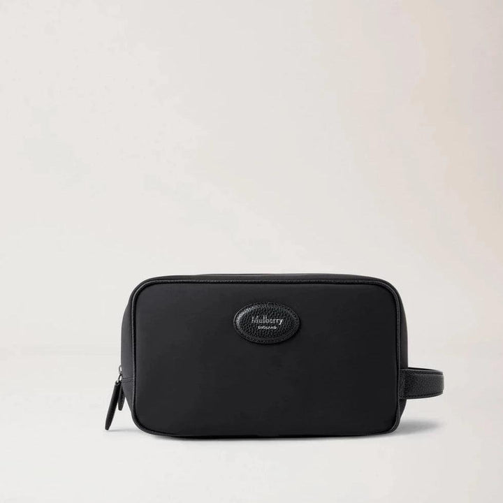 Mulberry Heritage Wash Case Nylon i sort nylon med læderdetaljer og håndtag. Model RL7938179A100.