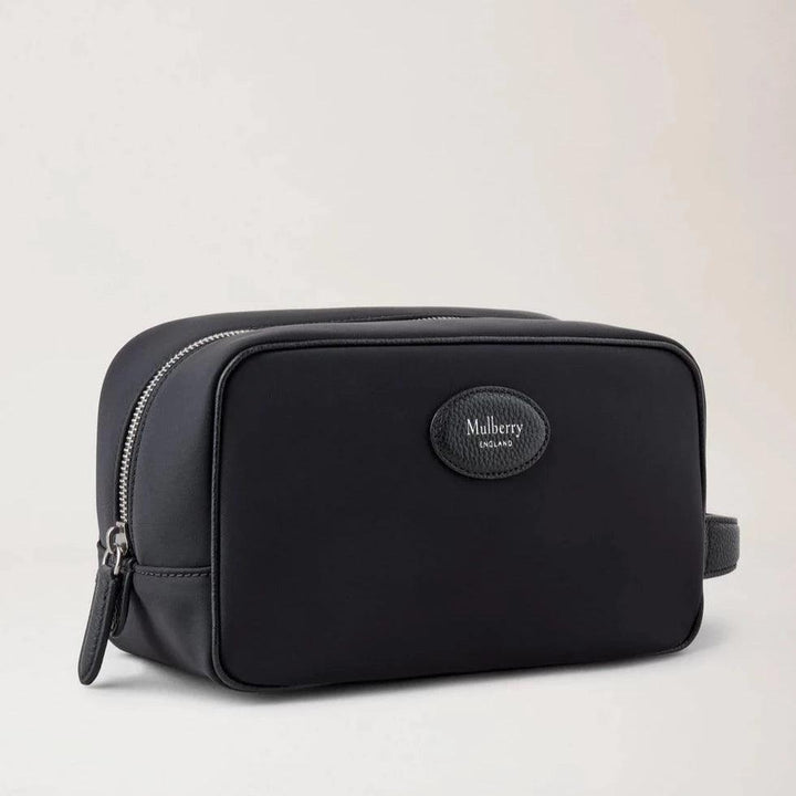 Mulberry Heritage Wash Case Nylon i sort nylon med lynlås og diskret Mulberry-logo. Model RL7938179A100