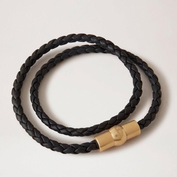 Mulberry Iris Unisex Woven Double Bracelet med sort flettet læder og guld magnetlås, Model QB2384657A100-001.