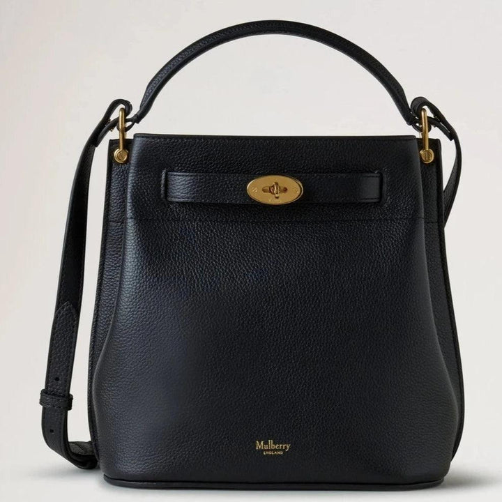 Mulberry Islington Bucket Small Classic Grain Black viser en elegant, sort lædertaske med guldspænde. Model HH9390205A100.