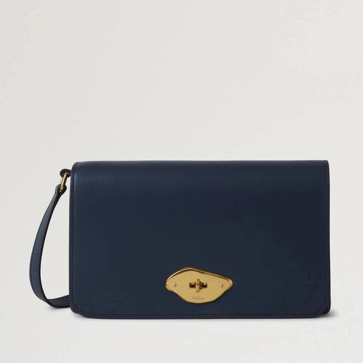 Mulberry Lana Wallet on Strap High Gloss Leather Night Sky med guldfarvet spænde i glat, mørkeblåt læder. Model RL8058615U888
