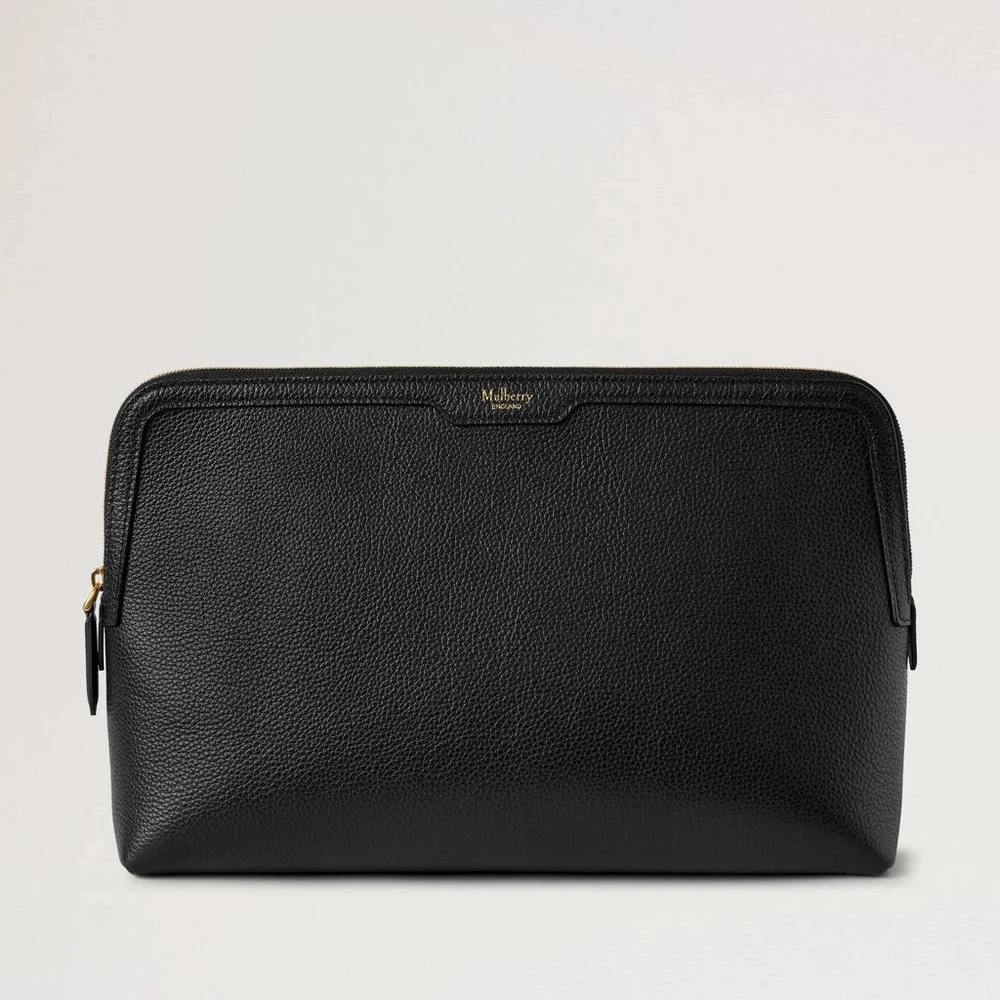 Mulberry Large Cosmetic Pouch Black Small Classic Grain i sort læder med synlige gulddetaljer. Model RL8790205A100.