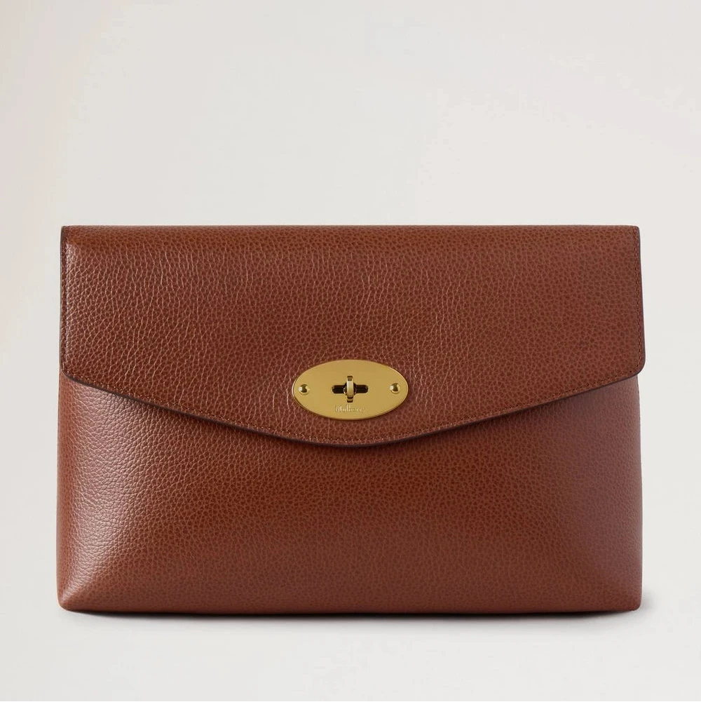 Mulberry Large Darley Cosmetic Pouch Oak Small Classic Grain i brunt læder med guldspænde. Model RL8853552G110