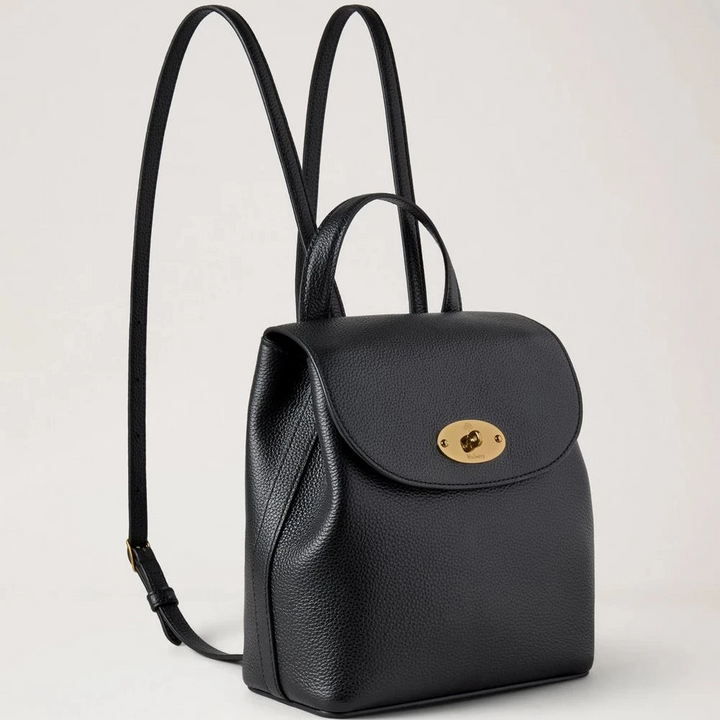 Mulberry Mini Bayswater Backpack Small Classic Grain Black viser en elegant sort rygsæk i læder med guldfarvet lås. Model HH9829205A100