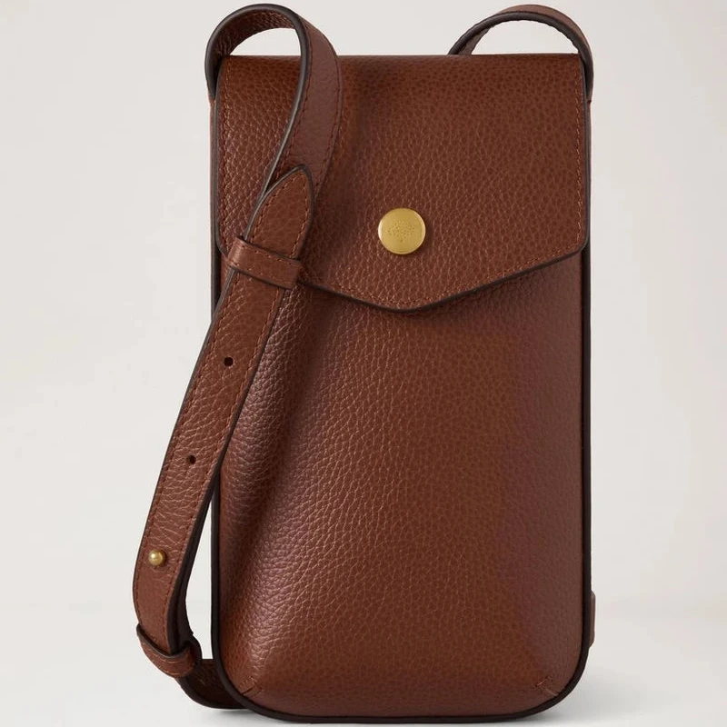 Mulberry Press Stud Phone Pouch Oak i brunt, præget læder med skulderrem og guldfarvet knaplås. Model RL9007552G110