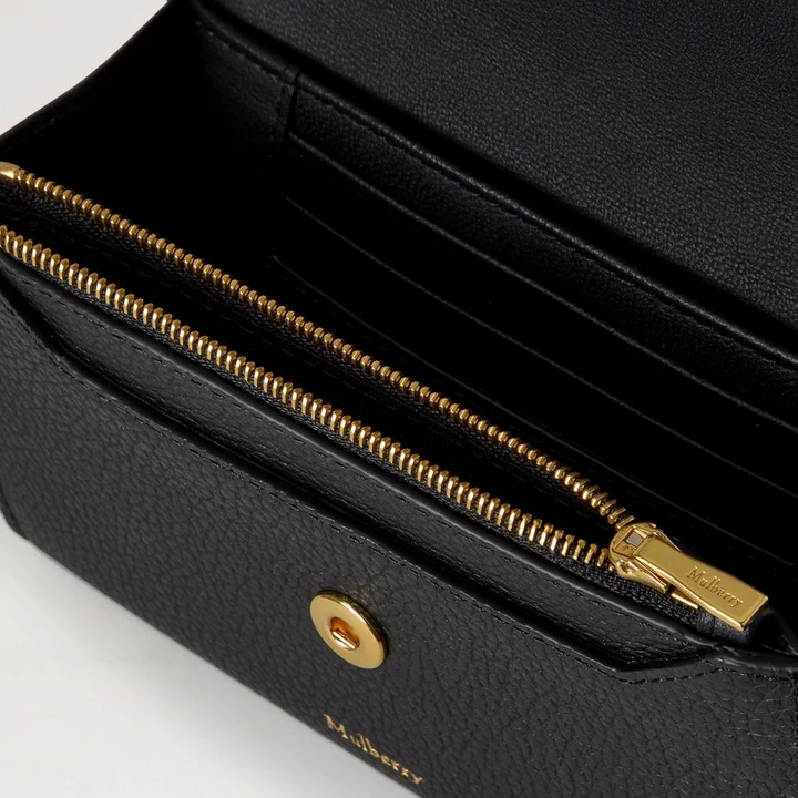 Mulberry Press Stud Wallet Black Small Classic Grain viser sort pung i læder med guldlynlås og indvendige lommer.