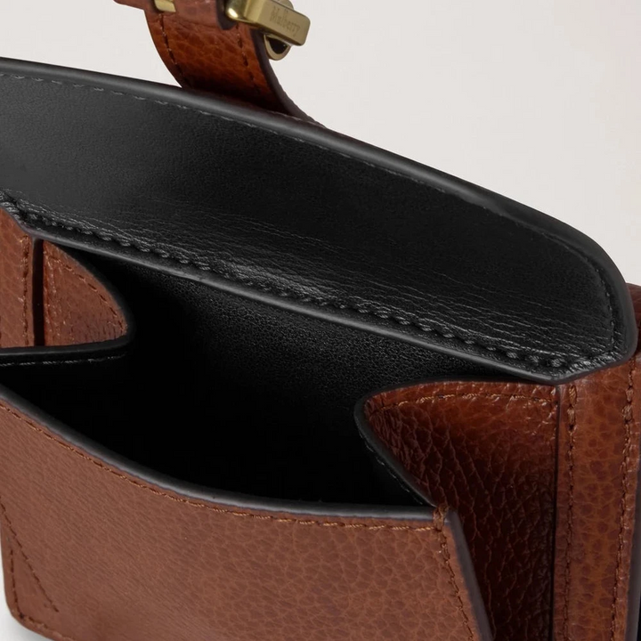 Mulberry Roxanne Wallet Two Tone Oak Small Classic Grain viser læderdetaljer og lommer, inderside.