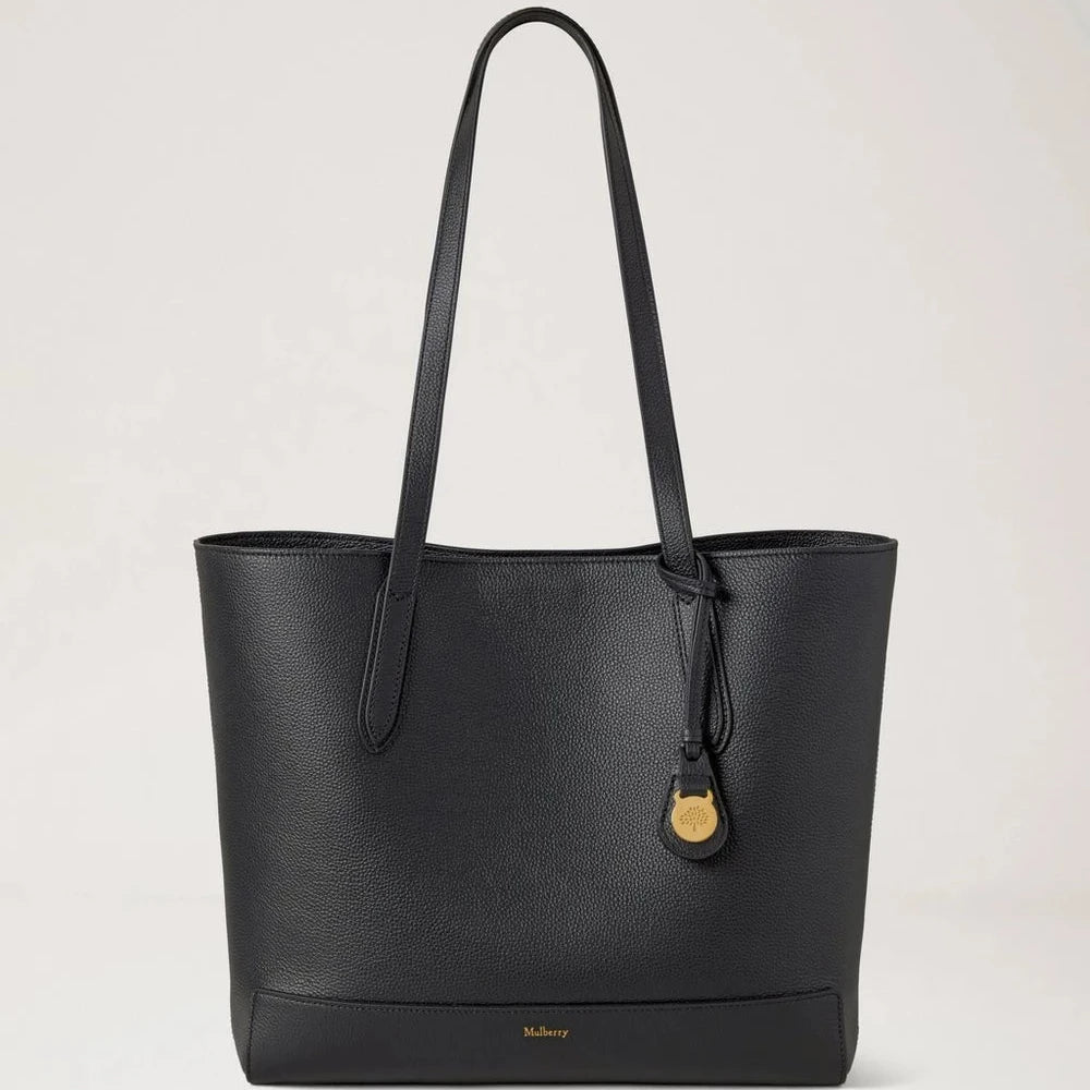 Mulberry Shopper Black Small Classic Grain i sort læder med lange hanke og gyldent vedhæng. Model HH9833205A100