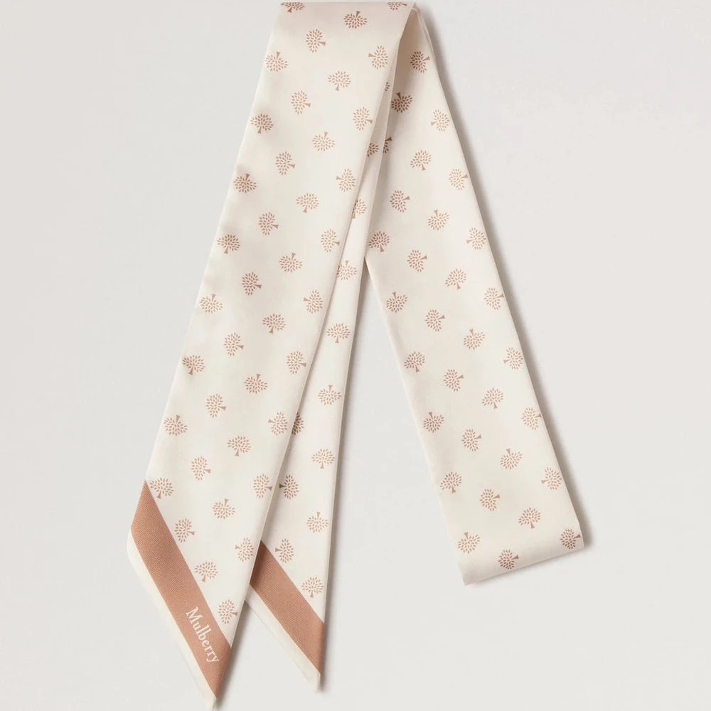 Mulberry Skinny Scarf Mulberry Tree Eggshell med beige træprint på cremefarvet silke, Model VS4774984H687.