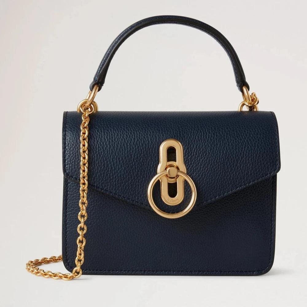 Mulberry Small Amberley Crossbody Night Sky Small Classic Grain med guldfarvet kæderem og klassisk spænde. Model RL6509205U888.