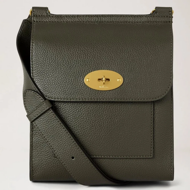 Mulberry Small Antony i juniper green læder med guldfarvet spænde, set forfra. Model HH9365205Q749