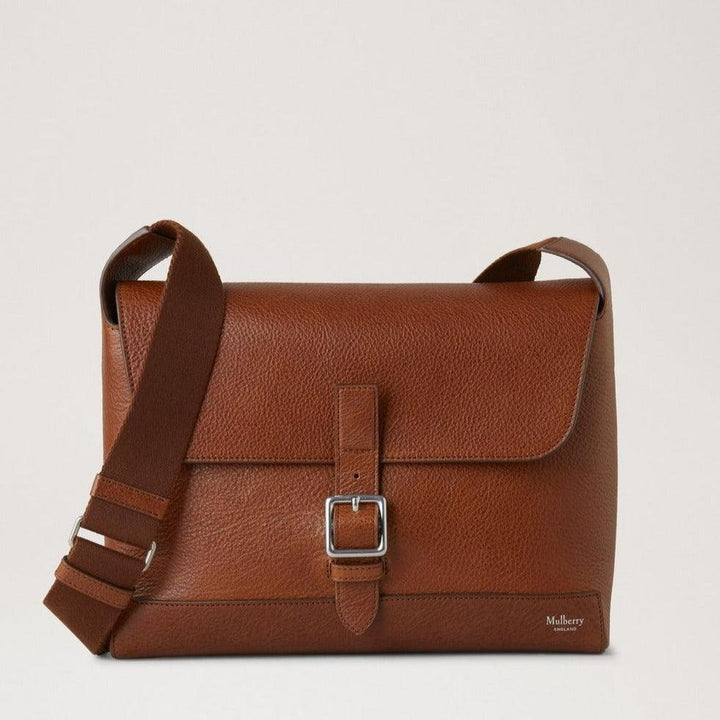 Mulberry Small Chiltern Crossbody Messenger Legacy NVT viser en brun læder crossbody taske med justerbar rem og spænde foran. Model HH9375275G110.