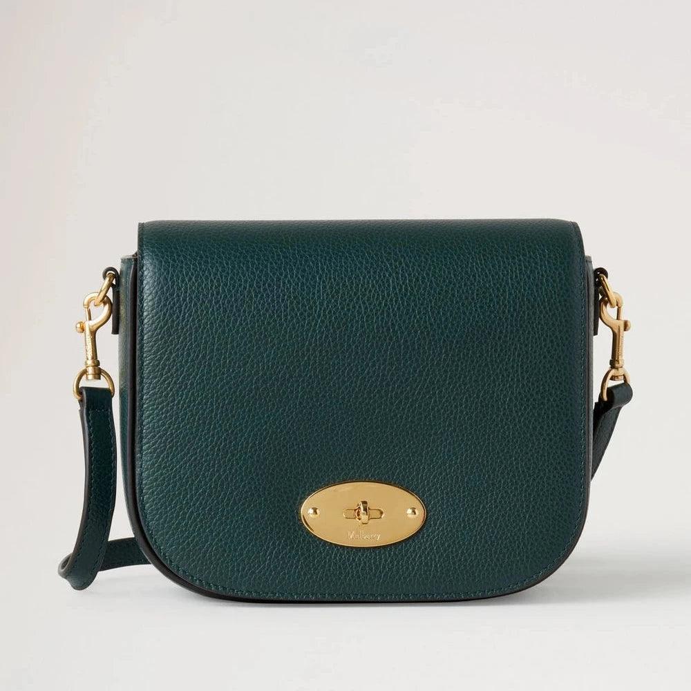 Mulberry Small Darley Satchel vises i mørkegrønt læder med gulddetaljer, Model RL4957205Q633.