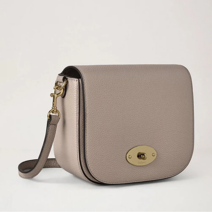 Mulberry Small Darley Satchel Small Classic Grain Cashmere Taupe, crossbody i taupe farvet læder med gyldent spænde. Model RL4957/205F924