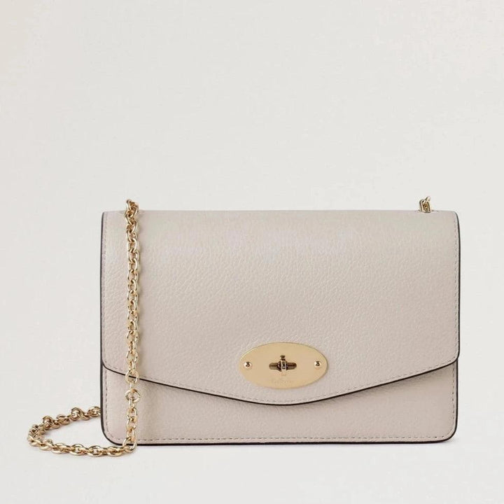 Mulberry Small Darley Small Classic Grain Chalk skuldertaske i lyst læder og kæderem. Model RL7791205W160