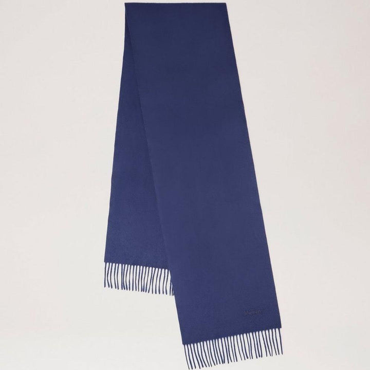 Mulberry Small Solid Merino Wool Scarf i natteblå, klassisk ensfarvet med frynser. Model VS4318946U888
