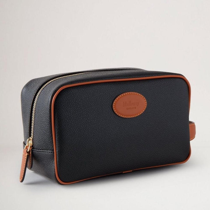 Mulberry Wash Case Eco Scotchgrain Black/Cognac toilettaske i sort og cognac med synlige læderdetaljer. Model rl7430127a340