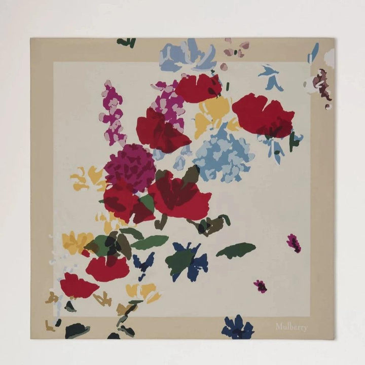 Mulberry Winter Floral Square Scarf silketørklæde med flerfarvet blomsterprint på lys bund. Model VS4829087H712