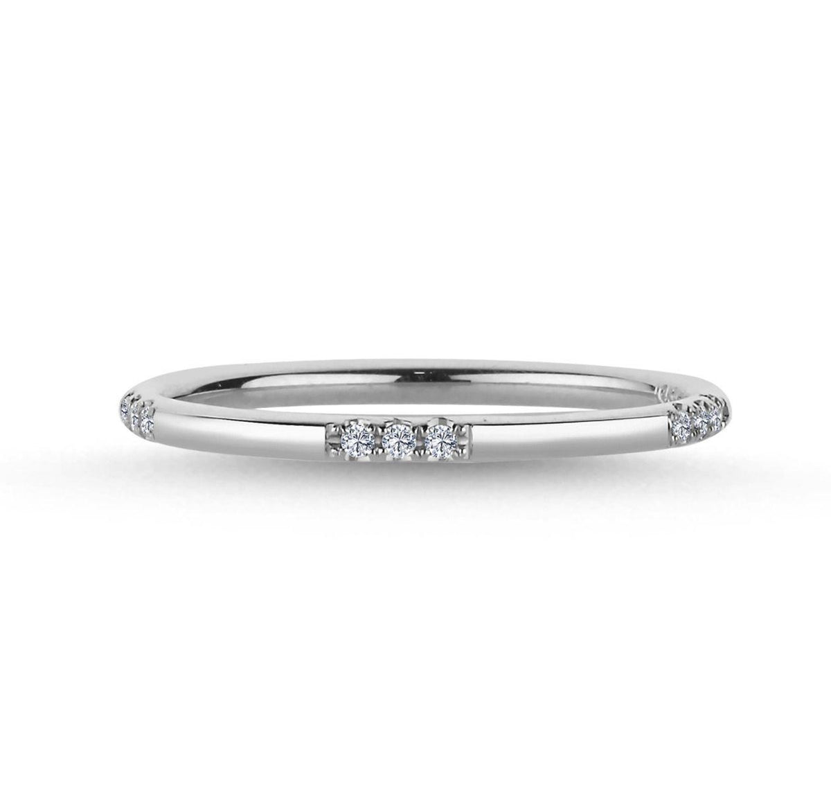 Nuran 14kt Noelle ring med diamanter i hvidguld, slank enkel model med diskrete sten. Model a3062-0075hg-001-1