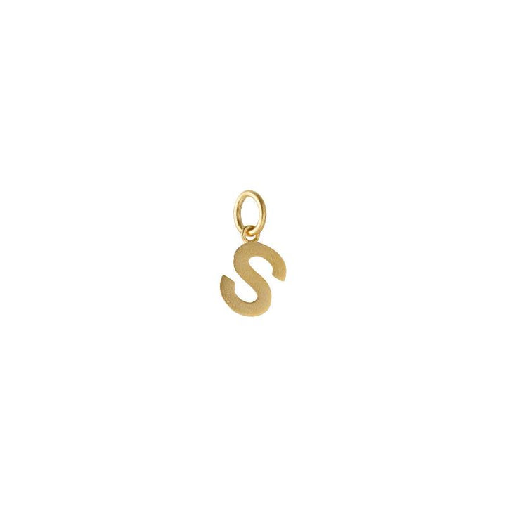 Pernille Corydon Love Letter forgyldt bogstavsvedhæng i guld med S form, diskret og enkelt design. Model GP-018-S