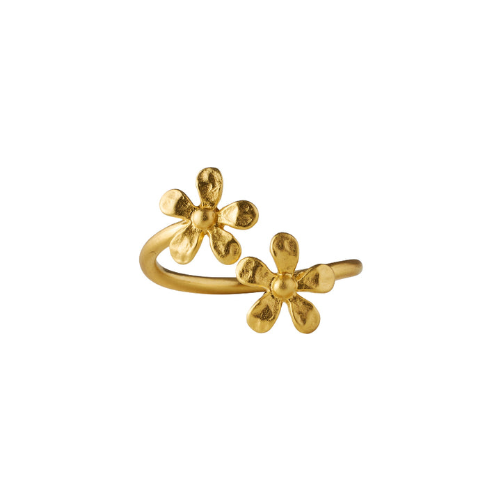 Pernille Corydon Wild Poppy forgyldt ring med to blomsterdetaljer i mat guldlook. Model R-364-GP-001.