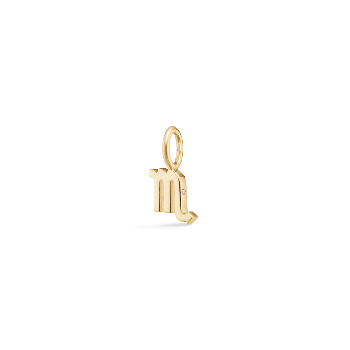 RO Copenhagen My Zodiac stjernetegn guld vedhæng viser et Skorpionen-symbol i blankt guld, Model P114Y3-012-11.