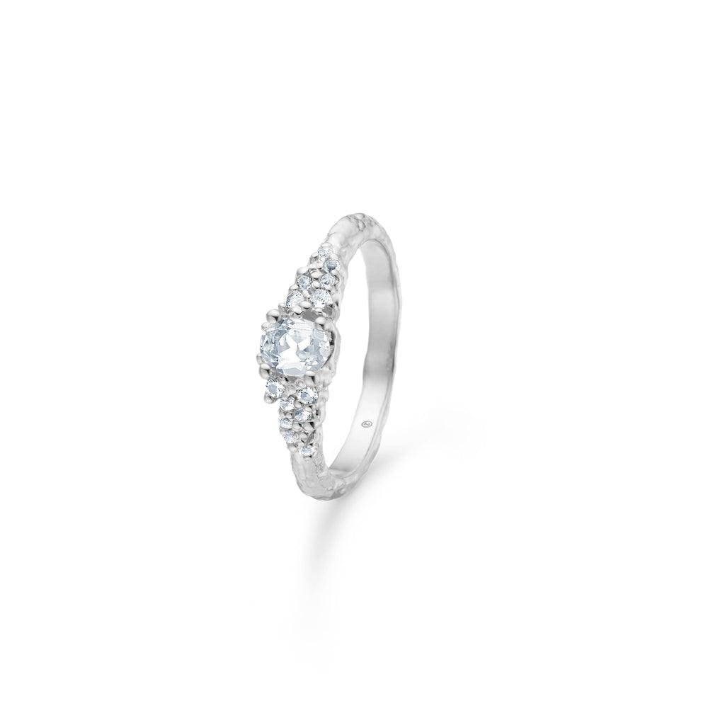 Studio Z Fragments sølv ring med zirkonia, funklende stene og struktureret overflade. Model 7147864-001