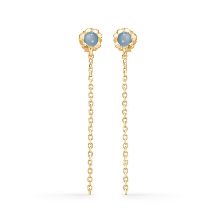 Studio Z Magma Ørestikker m. blå zirkonia viser elegante ørestikker i guld med blå sten og lange kæder. Model 7217868-1