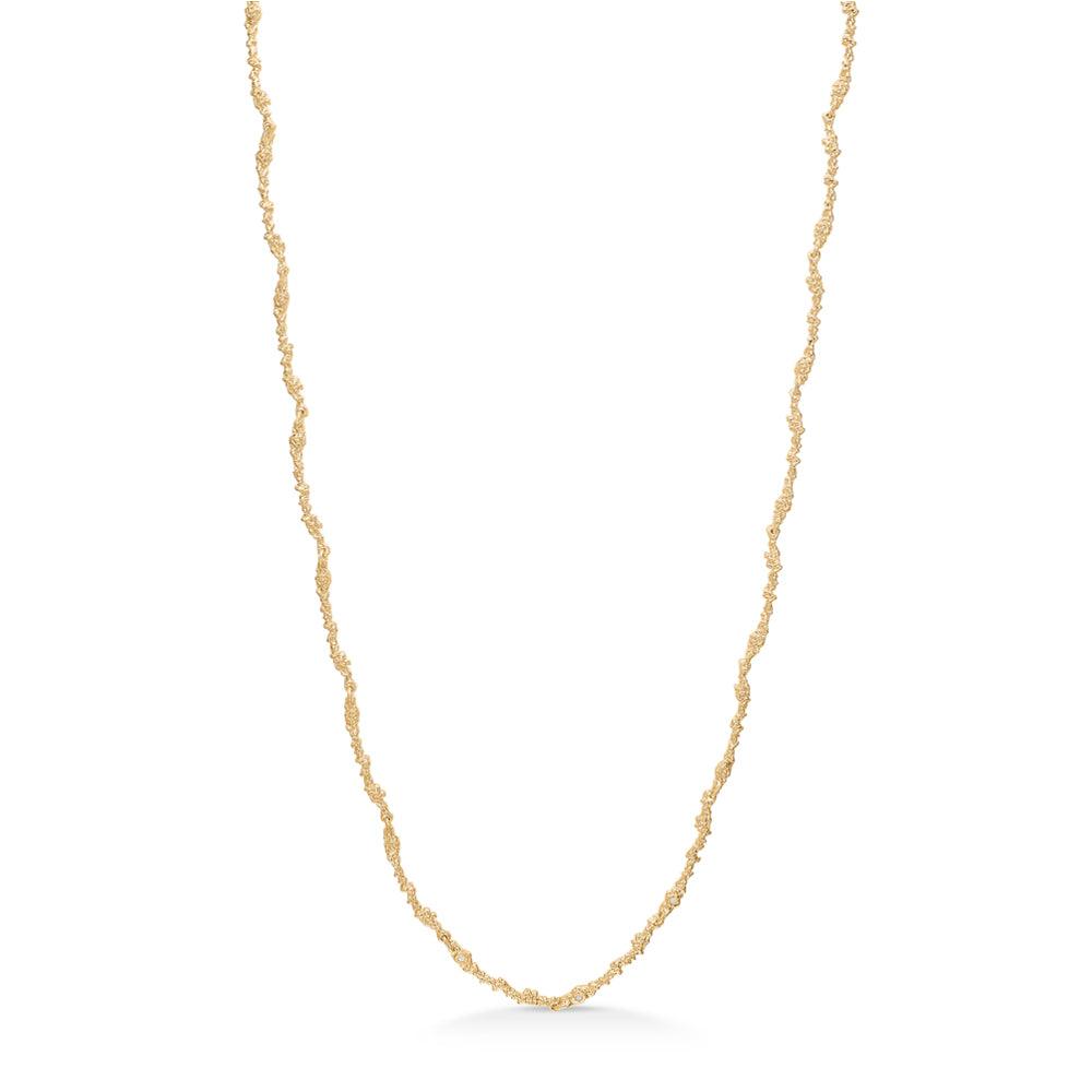 Studio Z Silica halskæde viser en tynd, snoet guldkæde med struktureret overflade på hvid baggrund. Model 7227805-1