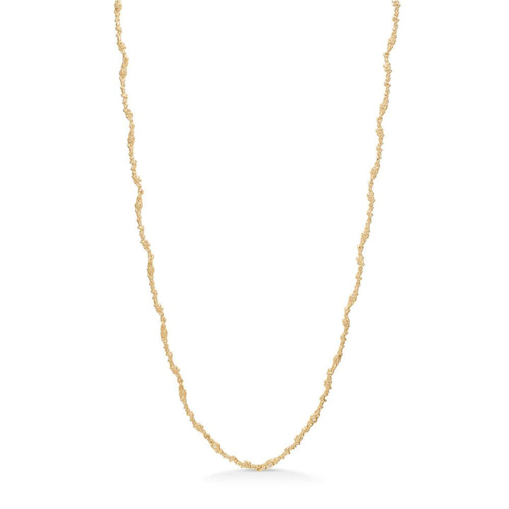 Studio Z Silica halskæde viser en tynd, snoet guldkæde med struktureret overflade på hvid baggrund. Model 7227805-1