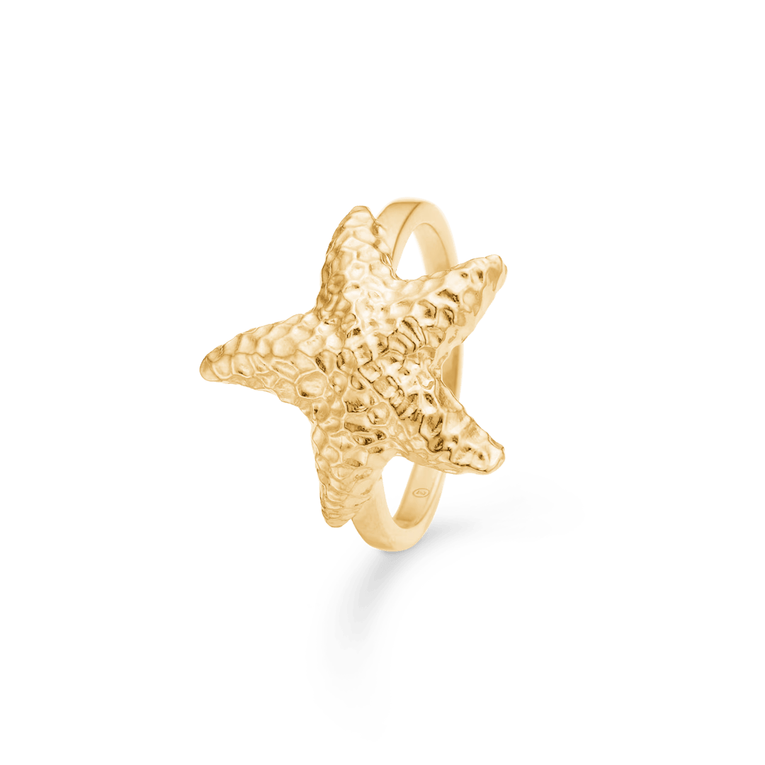 Studio Z Starfish Lustre forgyldt ring med tydelig søstjerne i hamret guldfinish, Model 7240903-001.