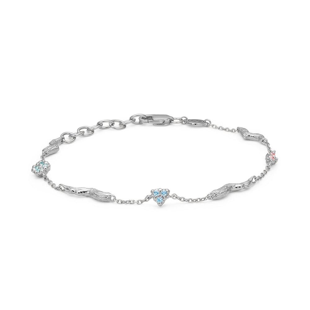 studio-z-tangled-solv-armband-m-bla-og-rosa-zirkonia viser et slankt sølvarmbånd med blå og rosa zirkonia. Model 7157847-1