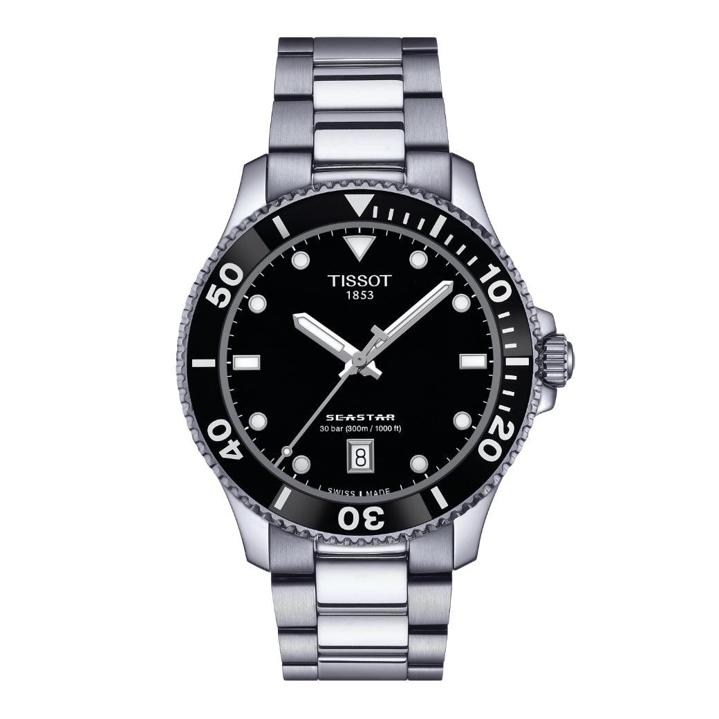Tissot Seastar 1000 40mm viser et sølv armbåndsur med sort urskive og tydelige hvide markeringer, Model T1204101105100.