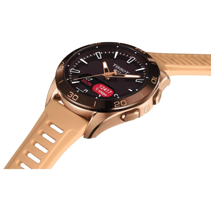 Tissot T-Touch Connect Sport Rose Gold PVD vises med sort urskive og beige silikonerem. Model T1534204705105.