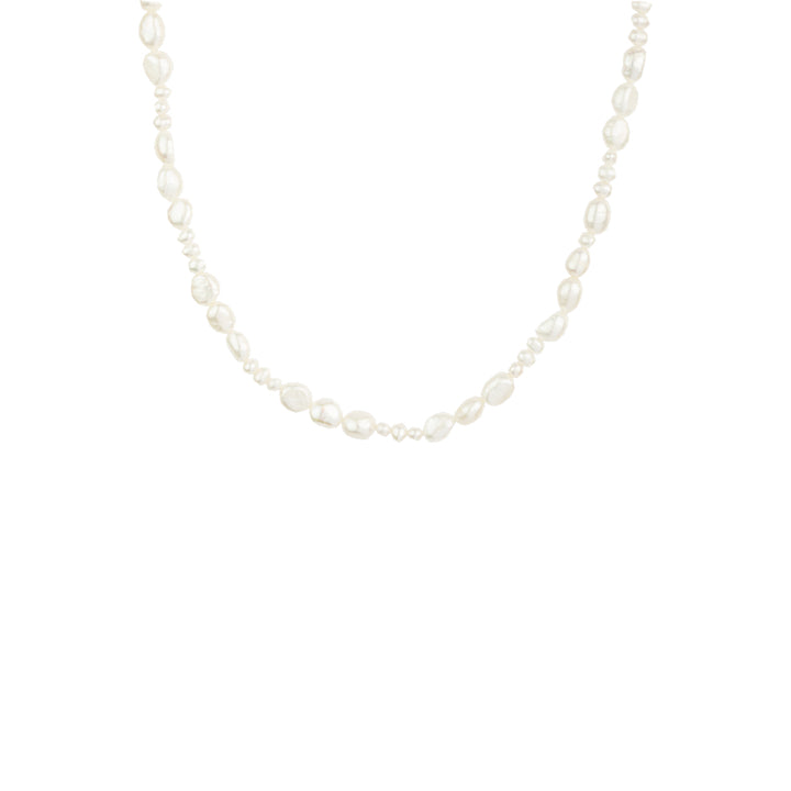 Vincent Venus Conspiracy Forgyldt Perlehalskæde, hvid uregelmæssig perlekæde på lys baggrund. Model vj087.