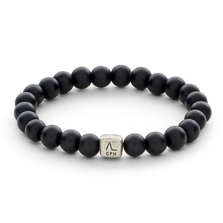 Alexander Lynggaard Armbånd Onyx 8mm med matte sorte perler og sølvfarvet detalje. Model c00063-001-1