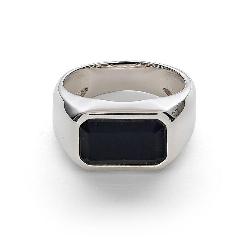 Alexander Lynggaard Ring Hope Signet Black viser en sølvfarvet ring med sort rektangulær sten. Model h70011-002-1.