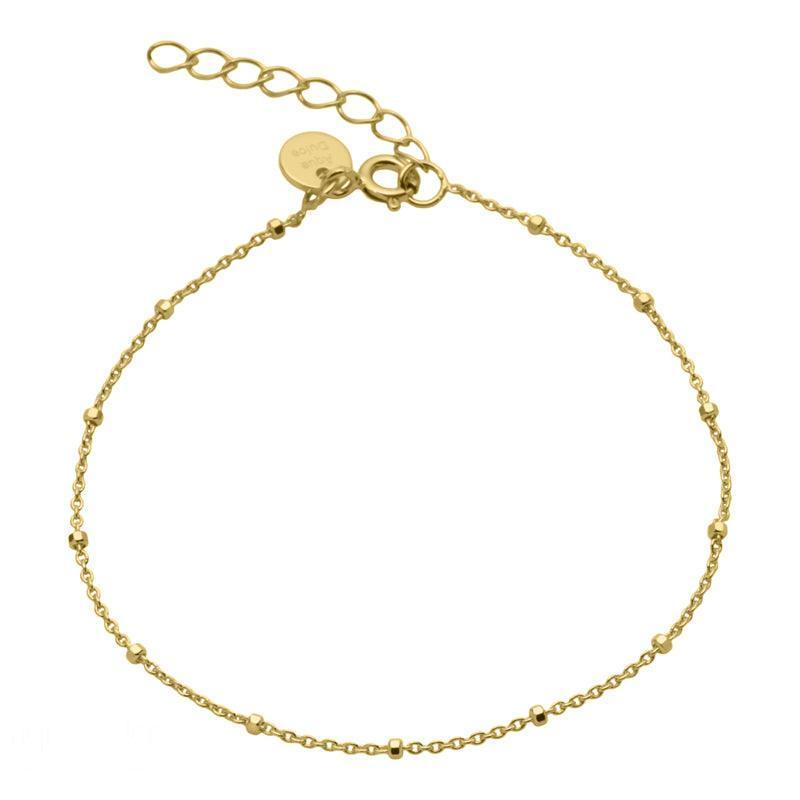 Aqua Dulce Dee Dot Armbånd Sølvforgyldt viser et fint, tyndt armbånd i guldfinish med små dekorative kugler. Model 1471-1471-1