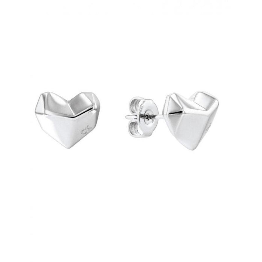 Calvin Klein Faceted Heart Earrings i blankt stål, synlige detaljeret facetslebet hjerteform. Model 35000041
