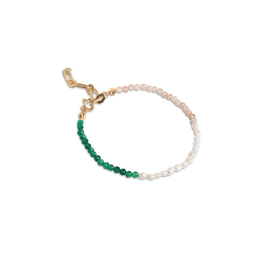 enamel gabriella bracelet viser et armbånd med grønne, hvide og lyserøde perler samt guldfarvet lås. Model b105g-b105g-1